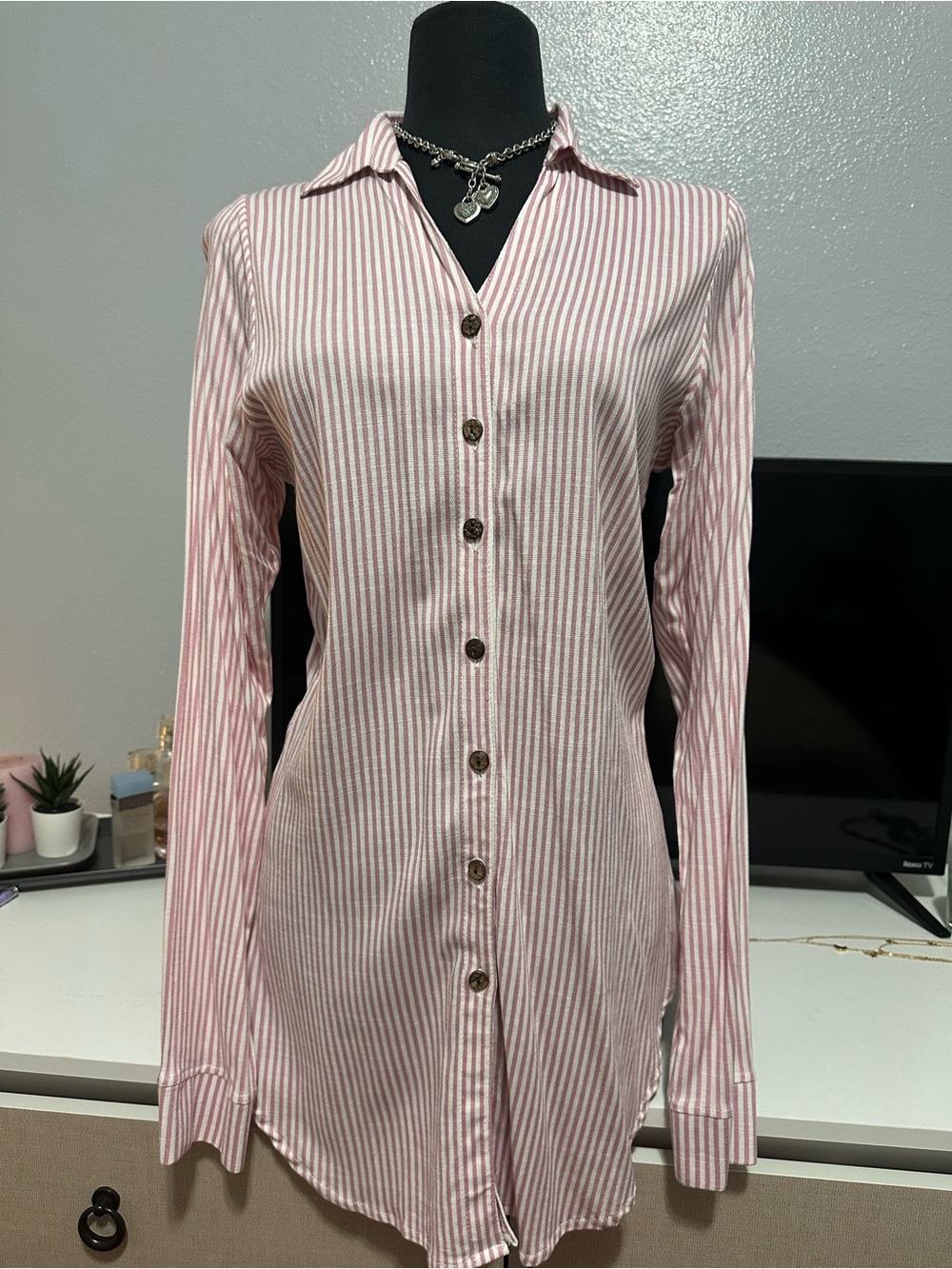 Men's Pink Stripe Long-Sleeve Button-Down Shirt